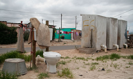 MDG : Open air toilets in Cape Town, South Africa