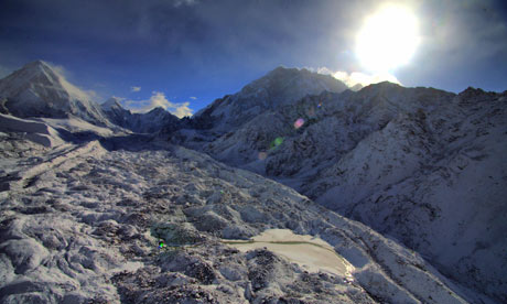 Suzanne in Nepal : Khumbu Glacier at Everest-Khumbu region