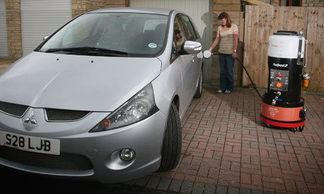 回收的食用油所製成的生質柴油可以用來取代一般的車用柴油。圖片節錄自：英國衛報報導/Matt Cardy/Getty Images。