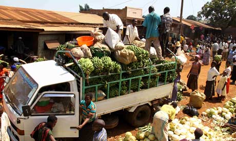 Rio+20 UN Conference on Sustainable Development : Crowded market in Uganda