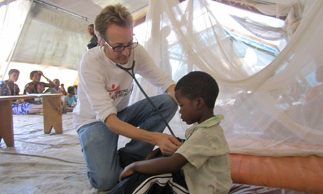 MDG : DRC : MSF MD Chris Bird at Lulimba Hospital, Democratic Republic of Congo