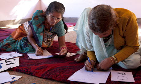 MDG : women  literacy class at a learning centre in Udaipur, Rajasthan, India
