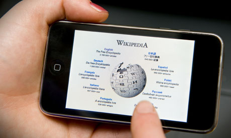 MDG : Learning access with mobile telephone : Wikipedia website on an Iphone