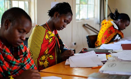 MDG : Maasai men and women study