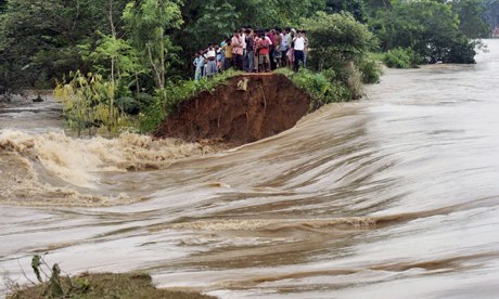 MDG : Disasters : breached embankment of swollen Kangsabati river  following cyclone Phailin, India