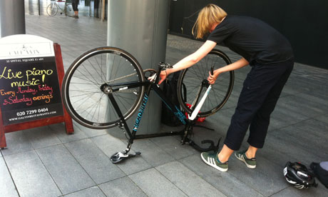 Bike blog : Female bike courier Judy Ubych