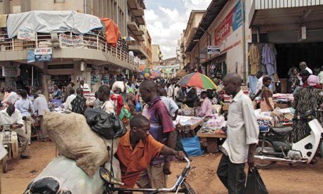 MDG : Street scene at market in Kampala, Uganda