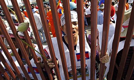 MDG : Cambodian garment workers in Phnom Penh demand the release of jailed rights protesters