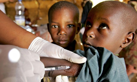 MDG : A child being vaccinated against meningitis in Tchadoua, south-west Niger