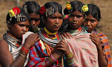 MDG : Members of the Dongria Kondh tribe gather on top of the Niyamgiri mountain, in India