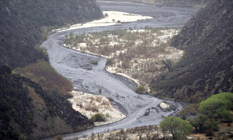 Fire in California : mud debris flows through the canyons of Lake Hughes above Castaic Lake