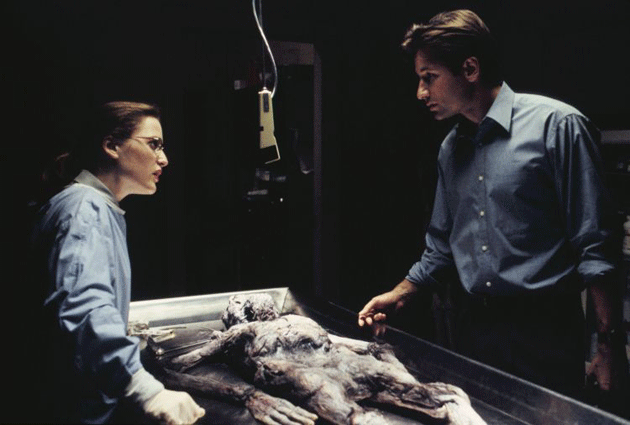 Operations - Gillian Anderson and David Duchovny in an episode of The X-Files