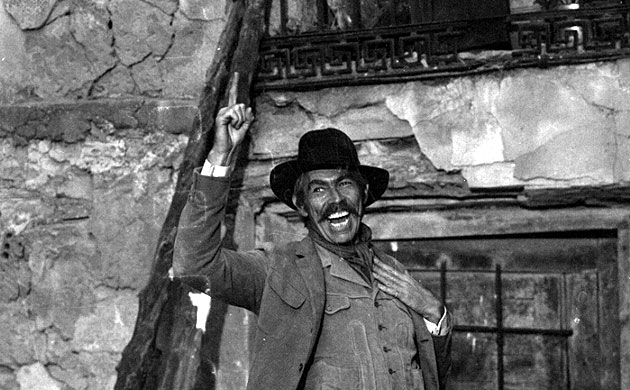 Sergio Leone: James Coburn on the set of A Fistful of Dynamite (1971)