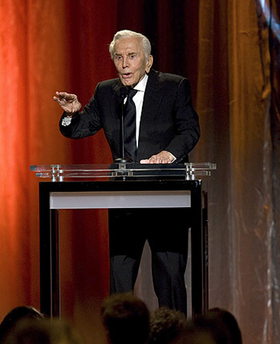 Lauren Bacall: Kirk Douglas speaks at the 2009 Governors awards