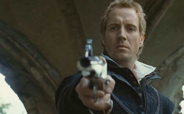 Rhys Ifans: Rhys Ifans as Robert Reston in Elizabeth: The Golden Age (2007)