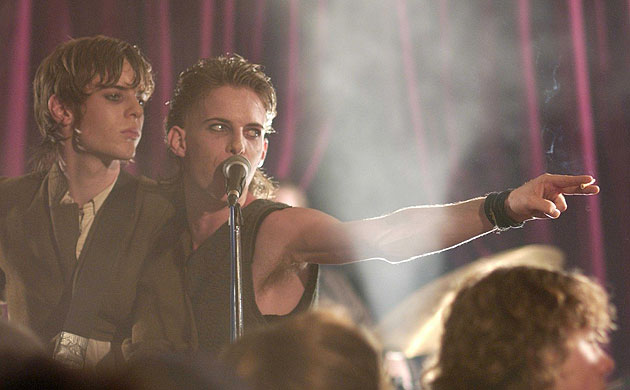 Simon Channing Williams: Brothers of the Head (2005)