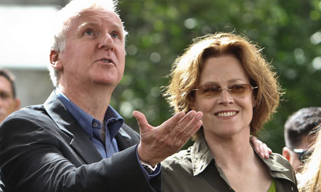 James-Cameron-and-Sigourn-003