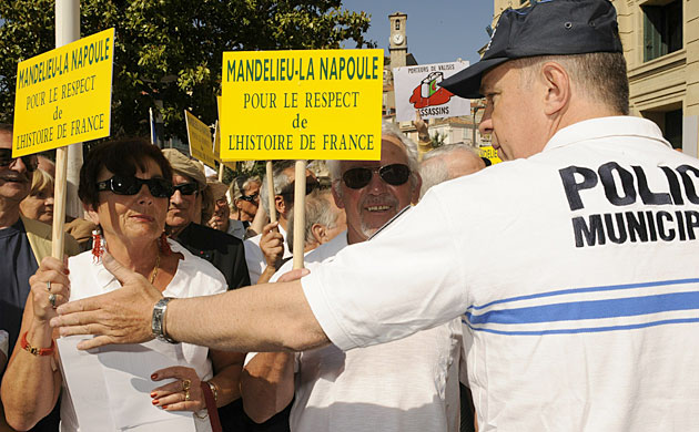 Cannes festival day 10: Demonstrators protest in Cannes against Rachid Bouchareb's Outside the Law