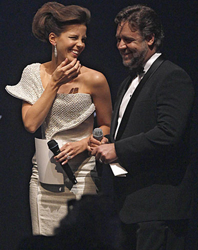 Cannes festival day 10: Kate Beckinsale and Russell Crowe at Cannes Amfar Cinema Against Aids event