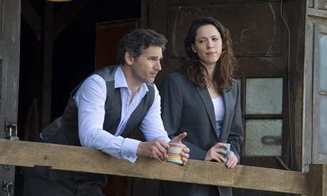Eric Bana and Rebecca Hall in Closed Circuit 