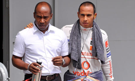 [Imagen: Lewis-Hamilton-and-father-001.jpg]