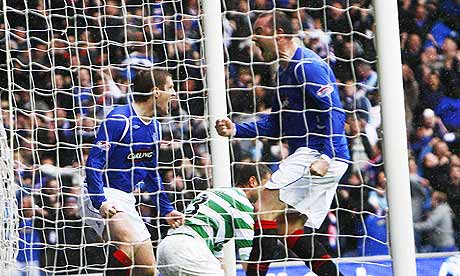 Rangers' Steven Davis celebrates