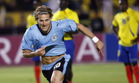 http://static.guim.co.uk/sys-images/Football/Clubs/Club_Home/2009/10/11/1255224823461/Uruguays-Diego-Forlan-cel-001.jpg