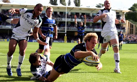 Bath's Nick Abendanon scores the winning try against London Irish at the Recreation Ground.