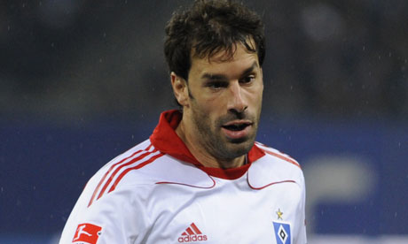 Ruud van Nistelrooy out for season after muscle tear in Hamburg draw