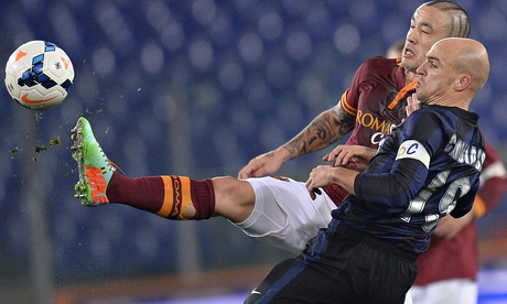 Inter's Esteban Cambiasso battles for the ball with Roma's Radja Nainggolan during the Serie A match