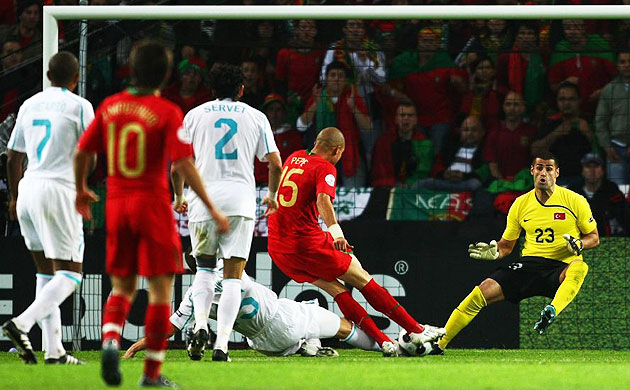 Pepe scores for Portugal