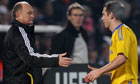 Luiz Felipe Scolari shakes hands with Frank Lampard after he was shown a red card against Bordeaux