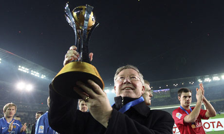 After winning another trophy with Manchester United, Alex Ferguson is turning his focus to the title