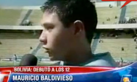 Screen-grab of Bolivian footballer Mauricio Baldivieso making his debut aged 12.