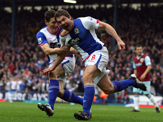 Premier League round-up: David Dunn celebrates scoring Blackburn's equaliser against Burnley
