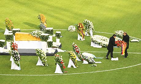 Michael Ballack (L) and Per Mertesacker lay a wreath by Robert Enke's coffin