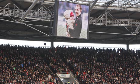 A picture of Robert Enke holding his late daughter Lara
