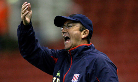 Stoke City manager Tony Pulis shouts on his Stoke City team