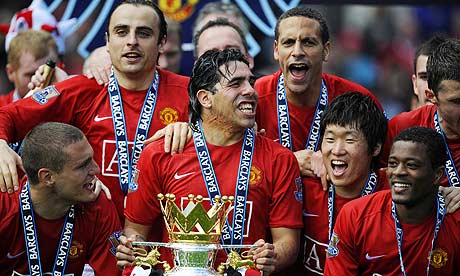 Carlos Tevez and Manchester United team-mates with Premier League trophy