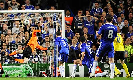 http://static.guim.co.uk/sys-images/Football/Pix/pictures/2009/5/6/1241643272277/Petr-Cech-fails-to-stop-A-001.jpg