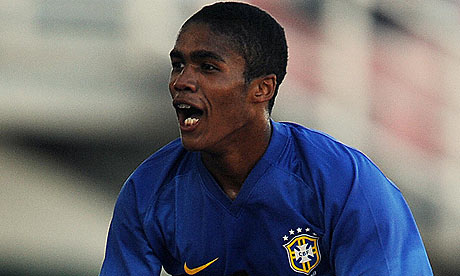 douglas costa look