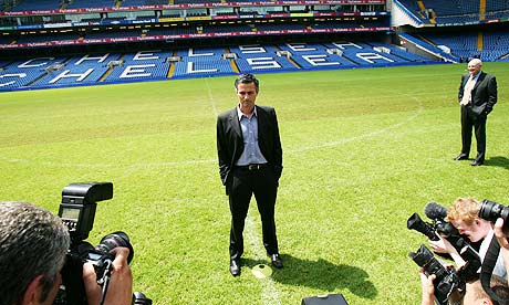 Peter Kenyon, right, watches José Mourinho meet the media as Chelsea's new manager in 2004