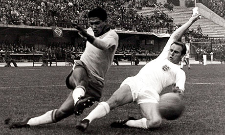 Garrincha beats Wilson