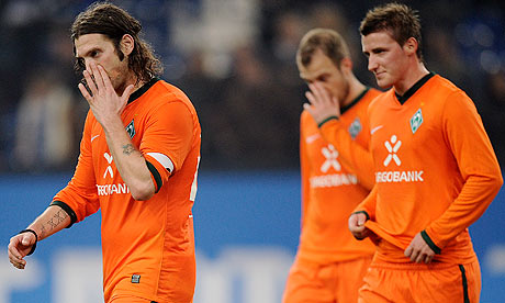 Torsten Frings leads his Werder Bremen colleagues off the field