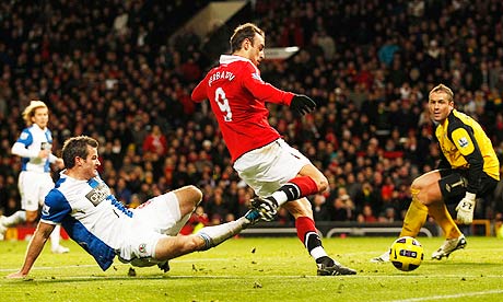 Dimitar Berbatov scores Manchester United's seventh goal, his fifth, against Blackburn Rovers