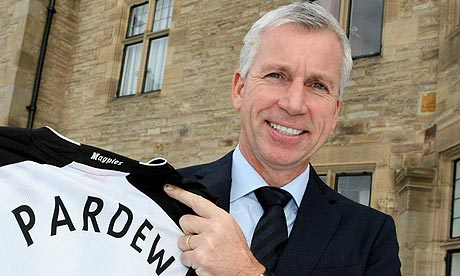 Pardew optimista, hatban akar végezni a Newcastle-lel