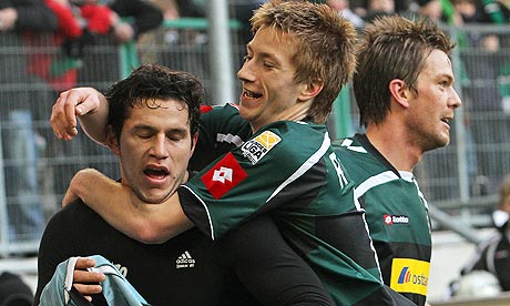 Moenchengladbach striker Raul Marcelo Bobadilla celebrates scoring