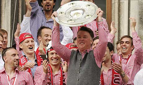 Bayern Munich coach Louis van Gaal and his team celebrate their Bundesliga title at the Marienplatz