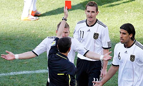 Referee Alberto Undiano shows the red card to Miroslav Klose