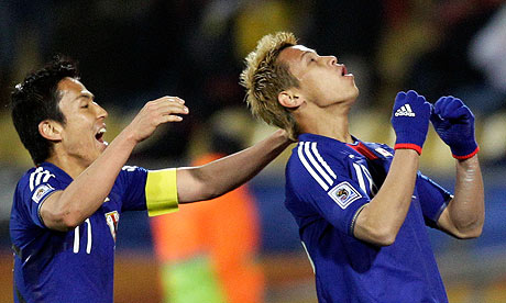 http://static.guim.co.uk/sys-images/Football/Pix/pictures/2010/6/24/1277414036062/Japans-Hasebe-and-honda-006.jpg